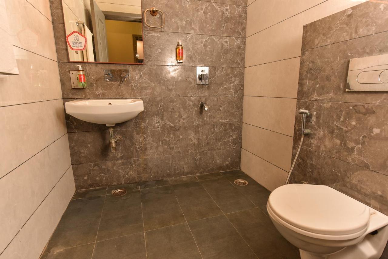 Hotel Red Saffron New Delhi Luaran gambar