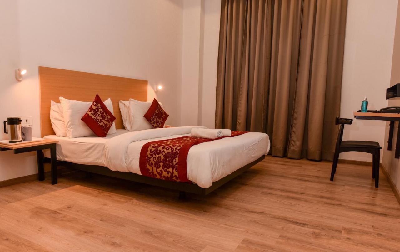 Hotel Red Saffron New Delhi Luaran gambar